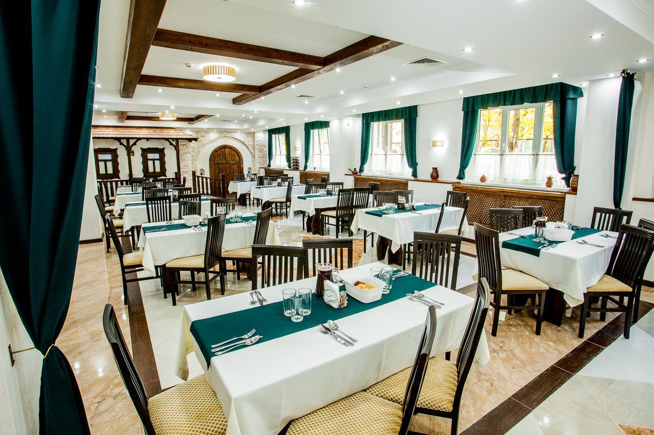 Institutul Muncii Hotel Chişinǎu Buitenkant foto