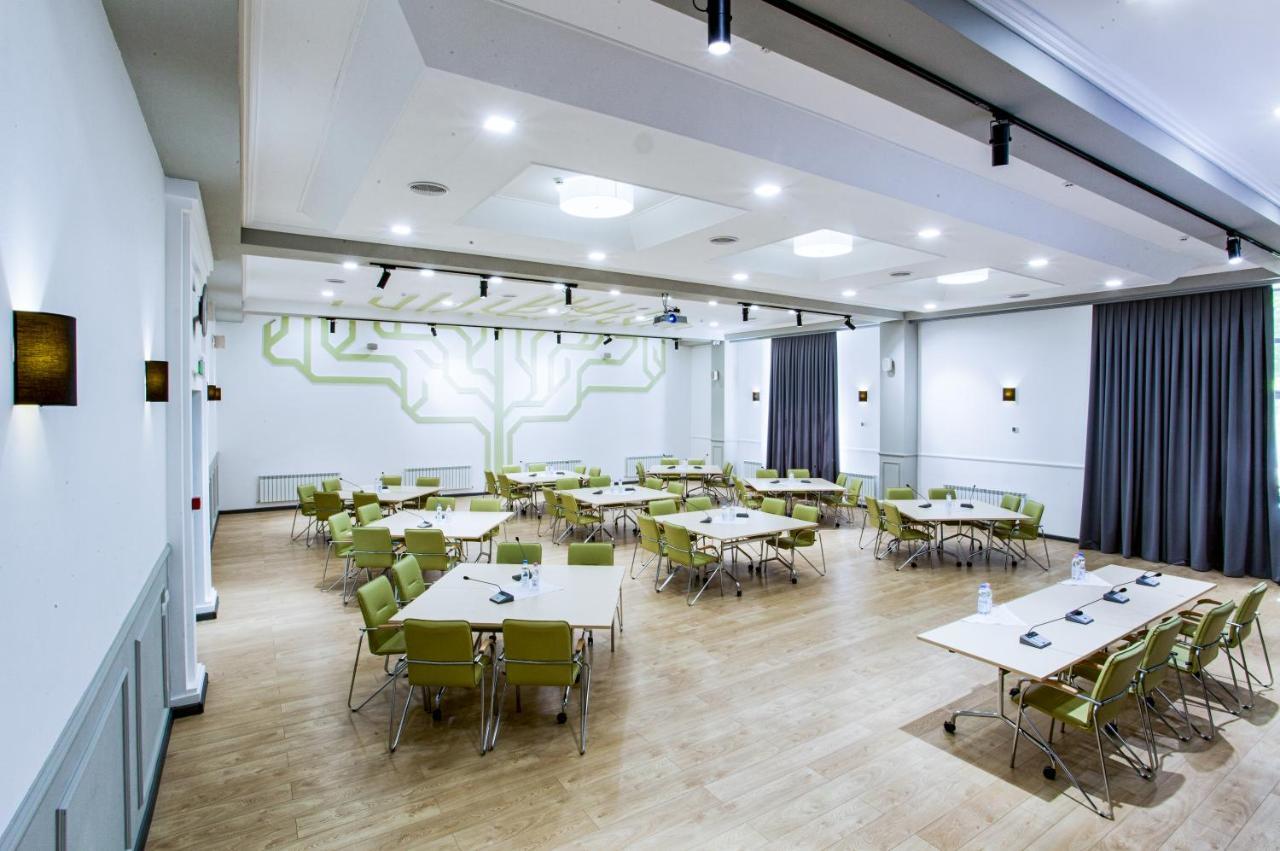 Institutul Muncii Hotel Chişinǎu Buitenkant foto