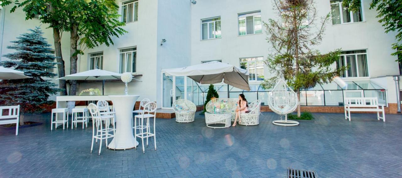 Institutul Muncii Hotel Chişinǎu Buitenkant foto