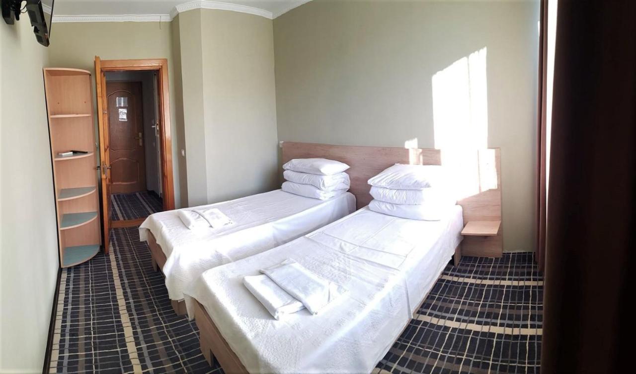 Institutul Muncii Hotel Chişinǎu Buitenkant foto
