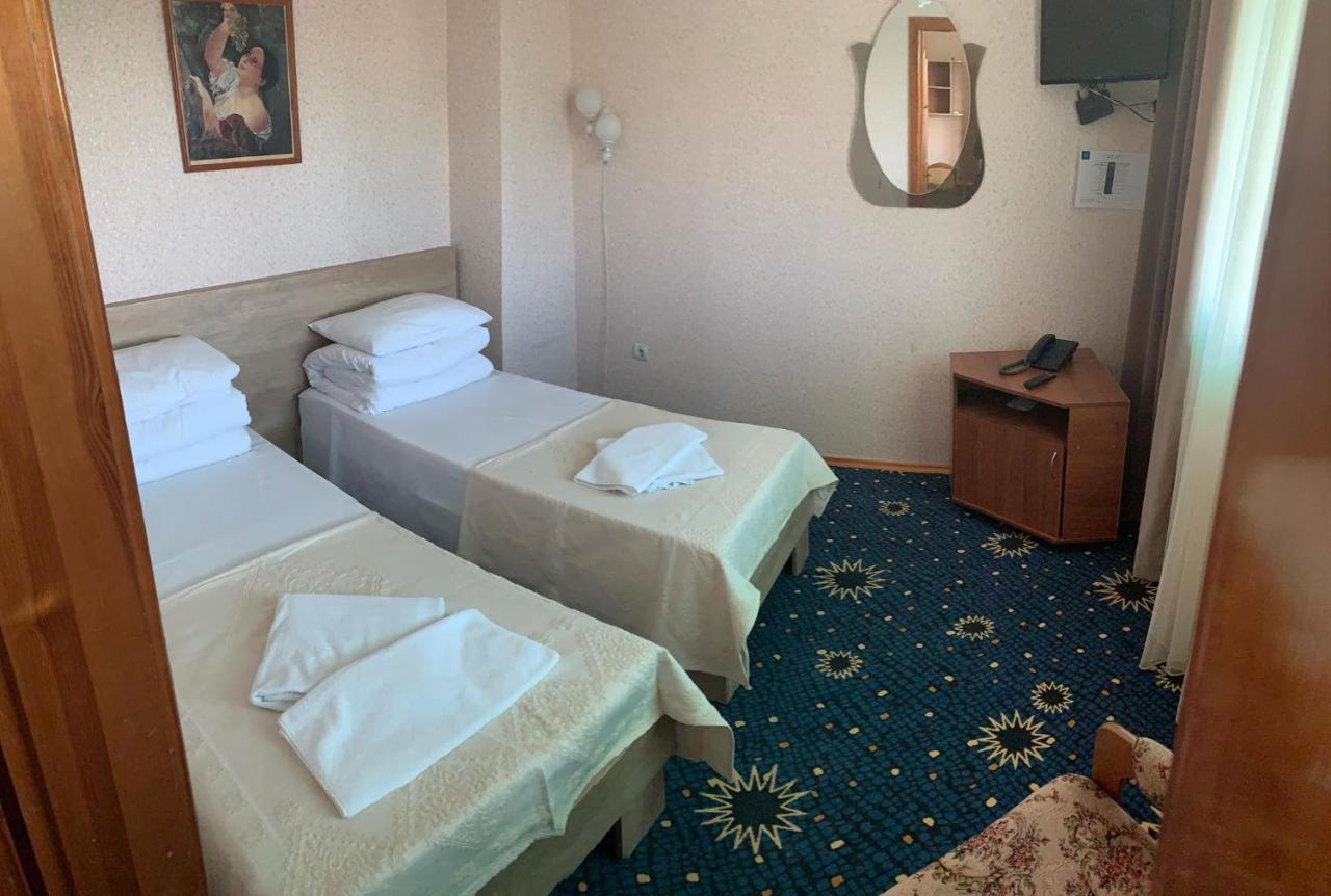Institutul Muncii Hotel Chişinǎu Buitenkant foto