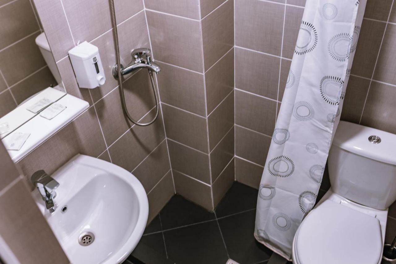 Institutul Muncii Hotel Chişinǎu Buitenkant foto