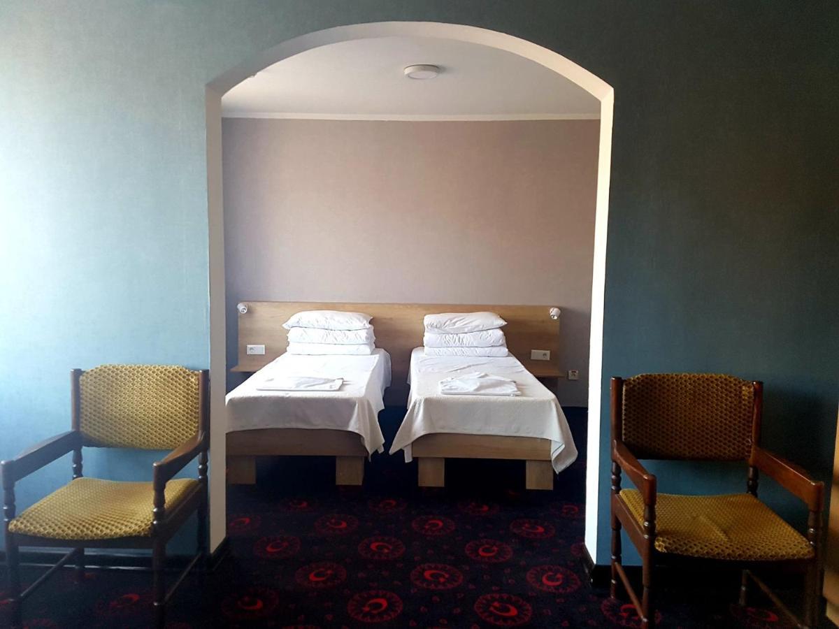 Institutul Muncii Hotel Chişinǎu Buitenkant foto